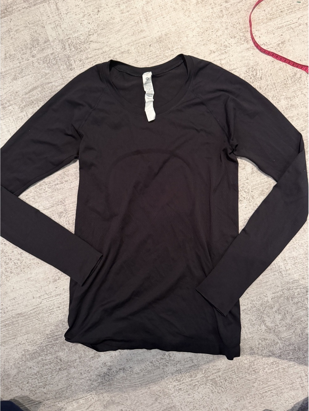 Excellent Condition Lululemon black long sleeve swifty tee 8